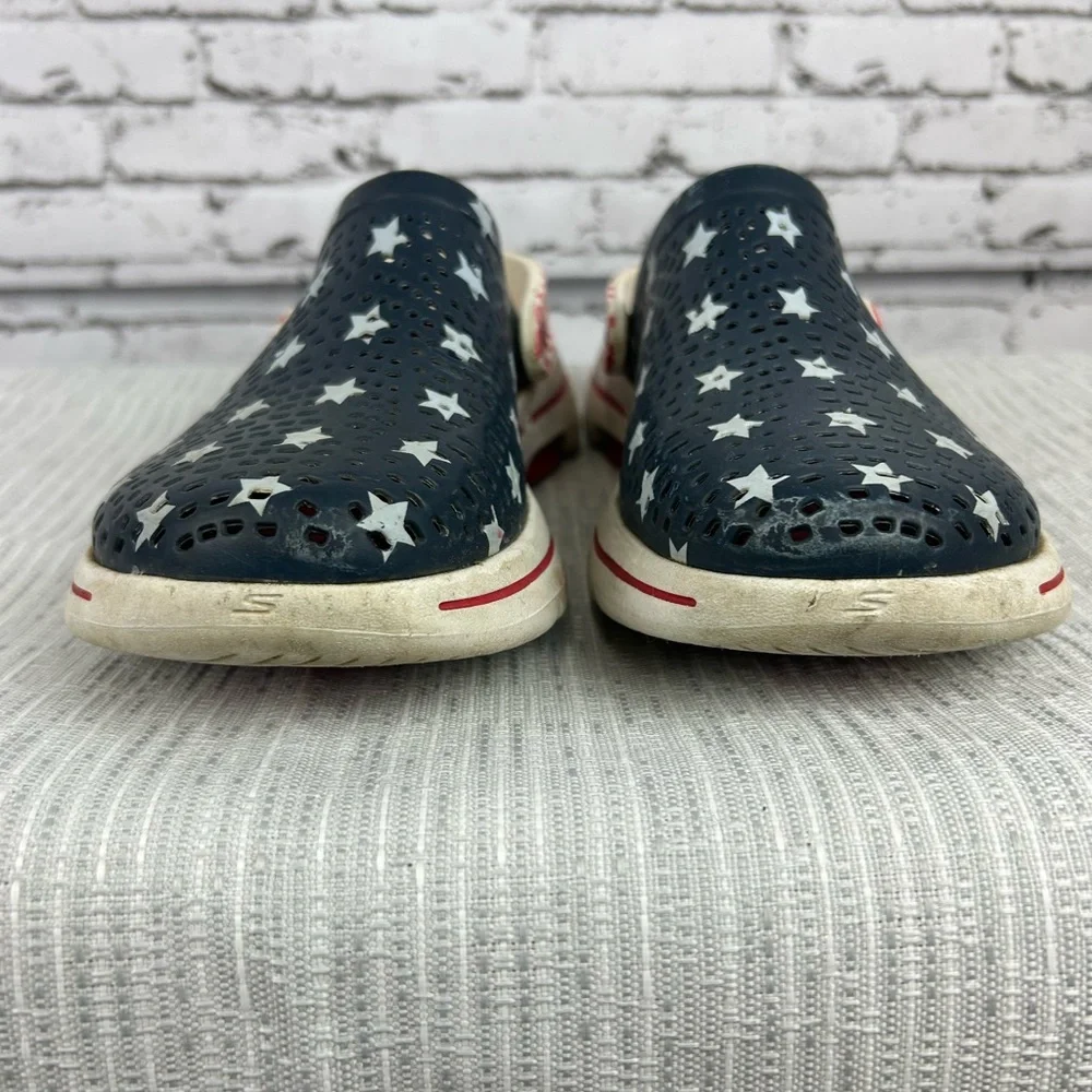 37. Sketchers | American flag stars and stripes, croc like shoes size: 5Y